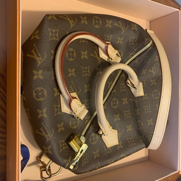 Authentic lv - Picture 4 of 8